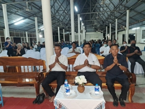 นายกเทศมนตรีเมืองแจระแม ร่วมฟังสวดอภิธรรมบำเพ็ญกุศลศพ คุณแม่บุญจันทร์  ศรีสุราช บ้านหนองแก หมู่ที่ 3 ตำบลแจระแม