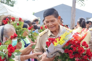 นายกเทศมนตรีเมืองแจระแม เข้าปฏิบัติหน้าที่วันแรก โดยเข้าสักการะสิ่งศักดิ์สิทธิ์ประจำเทศบาลเมืองแจระแม บริเวณหน้าสำนักงานเทศบาลเมืองแจระแม