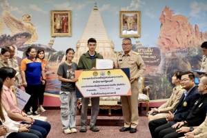 ร่วมพิธีมอบเงินช่วยเหลือผู้ประสบสาธารณภัย (อัคคีภัย) จากกองทุนเงินช่วยเหลือผู้ประสบสาธารณภัย สำนักนายกรัฐมนตรี